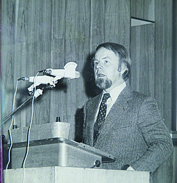 Bernhard Huskamp bei der Eröffnung der ersten Tagung